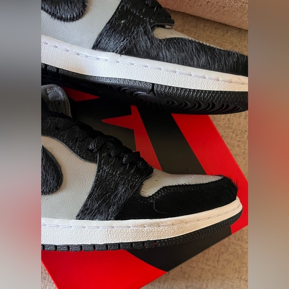 like new Nike Jordan 1 Retro High OG Twist 2.0 Medium Grey (Women's) - Picture 6 of 10